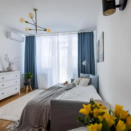 아파트 Cozy, Modern With Balcony In Buda