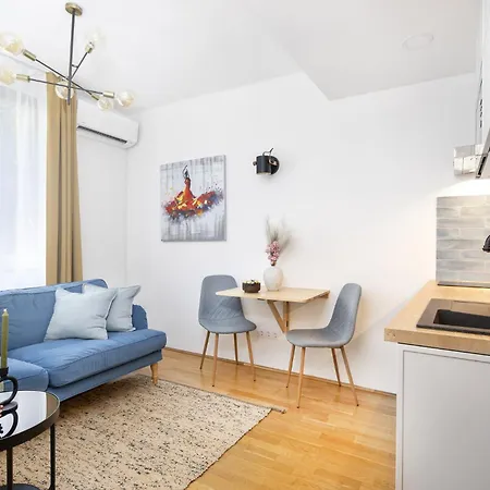 Cozy, Modern With Balcony In Buda 아파트