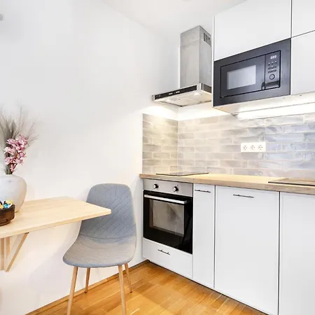 아파트 Cozy, Modern With Balcony In Buda