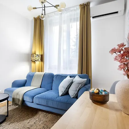 아파트 Cozy, Modern With Balcony In Buda *