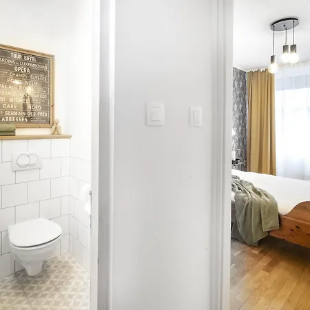 Sunny 2 Room Apartment In The Heart Of Buda *
