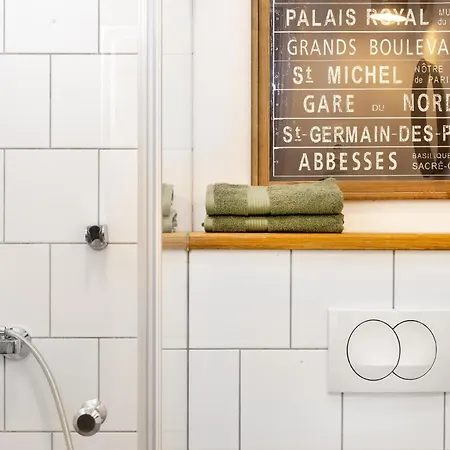 아파트 Cozy, Modern With Balcony In Buda *