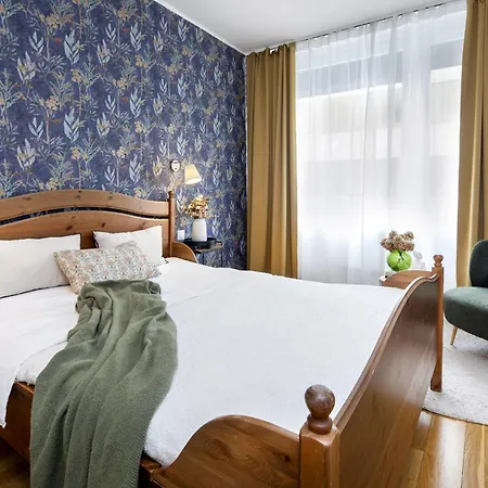 Sunny 2 Room Apartment In The Heart Of Buda