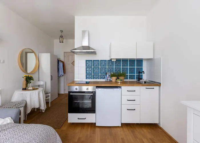 Cozy, Modern With Balcony In Buda Budapest