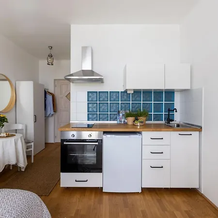 Cozy, Modern With Balcony In Buda Budapest